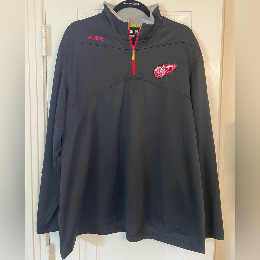 Reebok men’s Red Wings Quarter zip. 2XL.